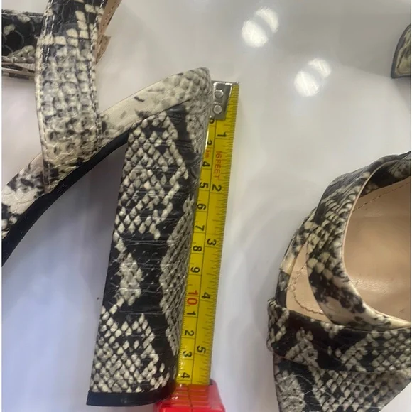 Animal print platform, chunky heel,Ankle straps, Size 7 - Picture 9 of 9